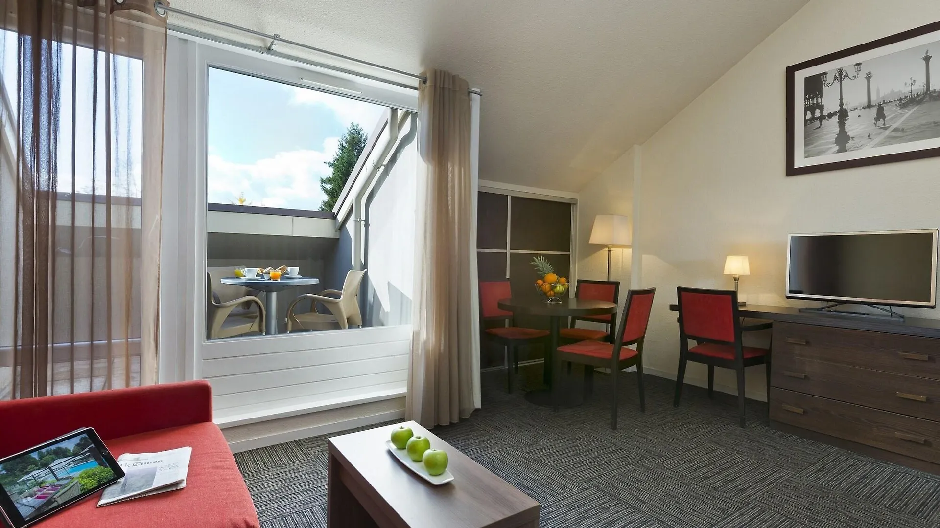 Residence La Reserve Geneve Ferney Voltaire 4*, Ferney-Voltaire